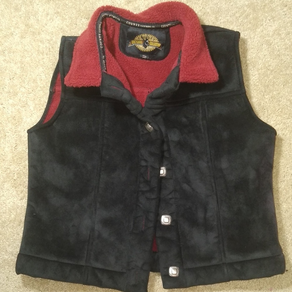 County clothing black vest with red fur